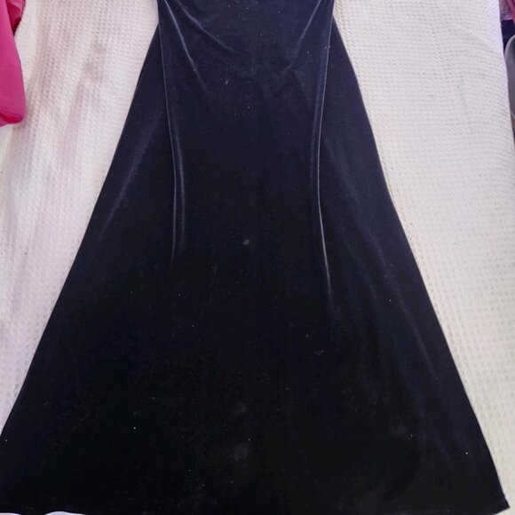 by Caliendo Black Velvet - Picture 2 of 12